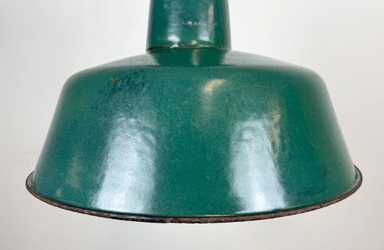 Image 1 of Industrielle Fabriklampe aus grünem Emaille mit gusseisernem Aufsatz, 1960er Jahre