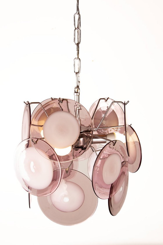 Image 1 of Lampadario “Space Age” composto da 15 pendenti in vetro di Murano rosa e bianco, modello “Disc” di Gino Vistosi 1970.
