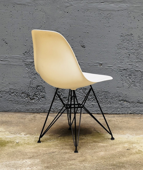 Image 1 of Vitra-stoelontwerp van C.&R. Eames