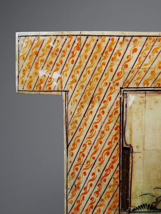 Image 1 of Espejo de ventana de Rajastán en hueso pintado a mano con decoración ecuestre, antiguo, principios del siglo XX.