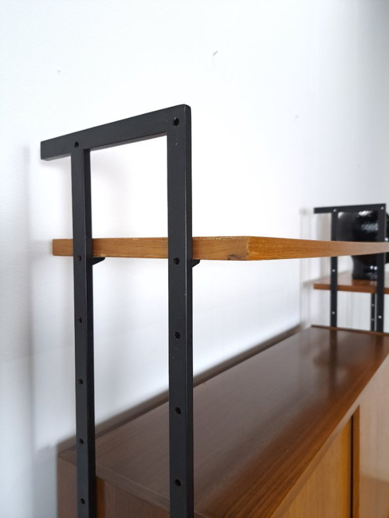 Image 1 of Parete componibile Omnia, Hilker, teak e acciaio nero con ripiani e mobiletto