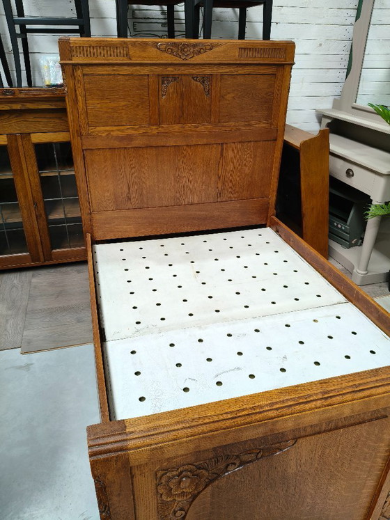 Vintage Bed – Wood (photo 8 of 9)