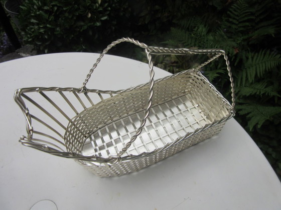 Image 1 of Porte-bouteille de vin vintage en fil de fer argenté.