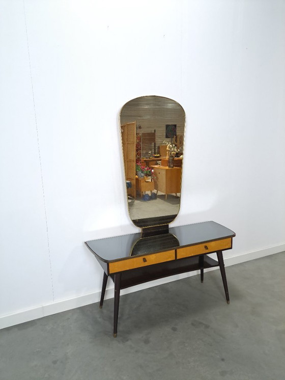 Image 1 of Tavolino laterale con cassetti e grande specchio con bordo dorato, toletta