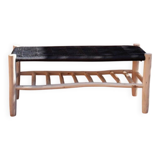 Zwarte bankje met plank
