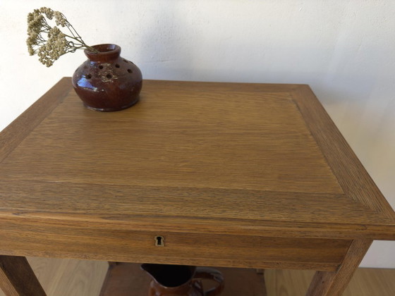 Image 1 of Oude eikenhouten bijzettafel uit de jaren 50.