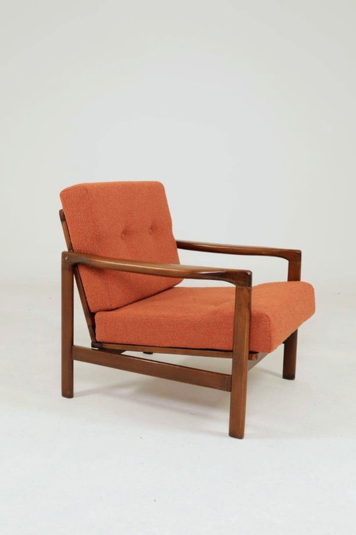 Poltrona vintage con cuscini arancioni papaya, design classico, poltrona lounge MCM, 1960, Polonia
