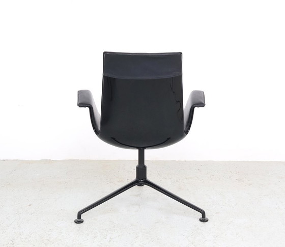 Image 1 of Sedia girevole Walter Knoll "The Bucket Chair", nera