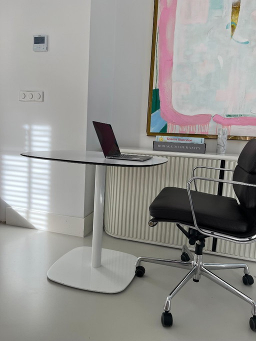 Gestalten Sie einen Arbeitstisch oder einen Heimarbeitsplatz