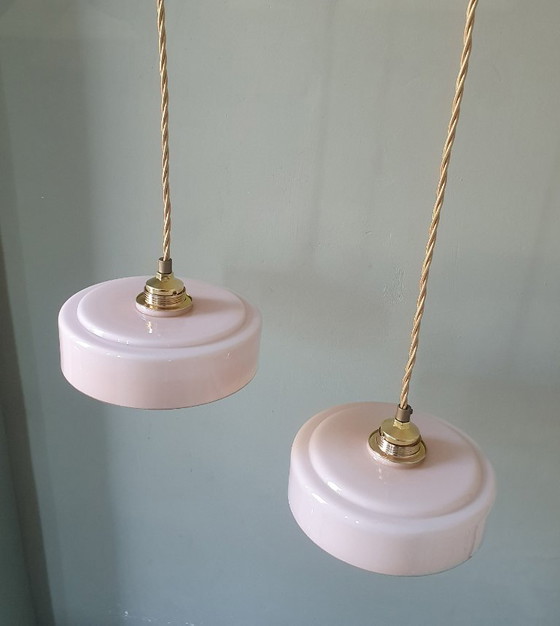 Image 1 of Ensemble (2) lampes suspendues Art Déco vintage en verre opalin rose pastel.