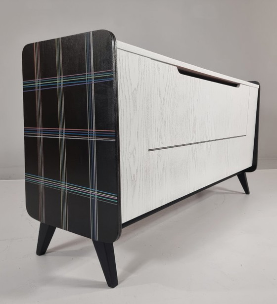 Image 1 of Vintage commode van essenhout, jaren 70