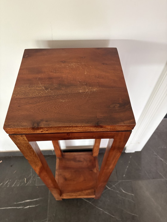 Image 1 of Hoge bijzettafel/zuilplank gemaakt van oud teakhout - Indonesië