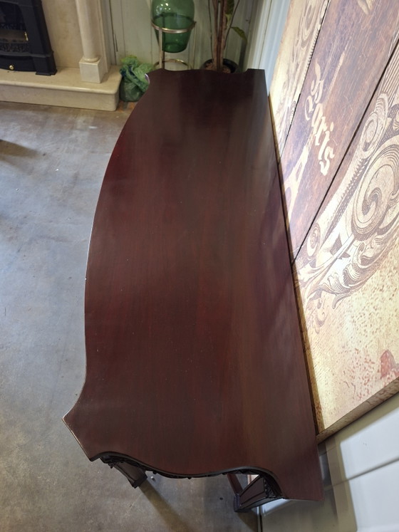 Image 1 of Klassieke engelse mahoniehouten sidetable, wandconsole haltafel, lichte gebruikssporen afm. 140x48cm en 74cm hoog.
