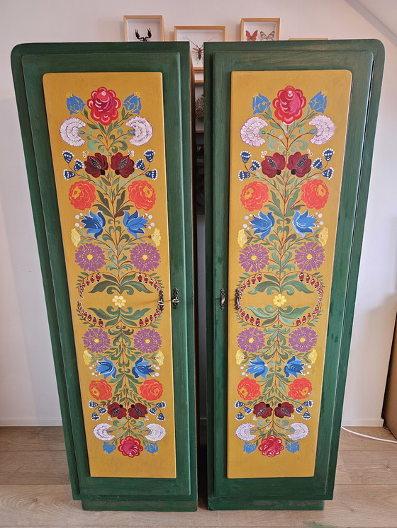 Image 1 of Antieke Gruco kast - deur in deur, deelbaar in 2, handbeschilderd met bloemen