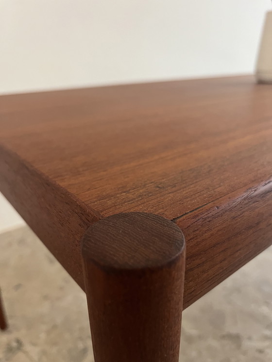 Image 1 of Mesa de centro danesa de mediados de siglo; madera de teca, fabricada en Dinamarca