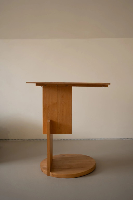 Mesa auxiliar hecha a mano estilo Bauhaus