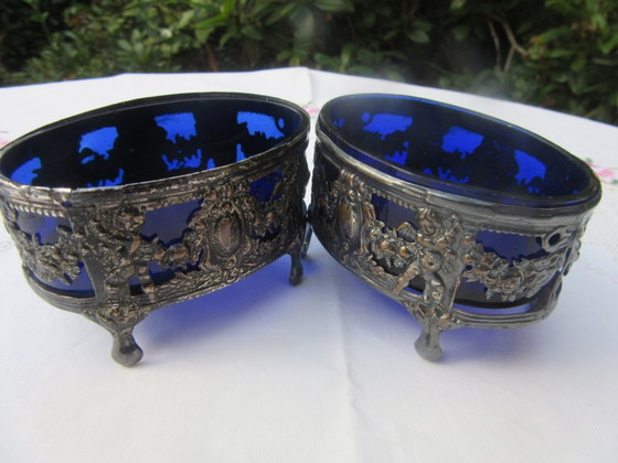 Par de saleros antiguos plateados con inserciones azul cobalto (adjuntos) – Accesorios de mesa, Glass, Metal (photo 10 of 11)