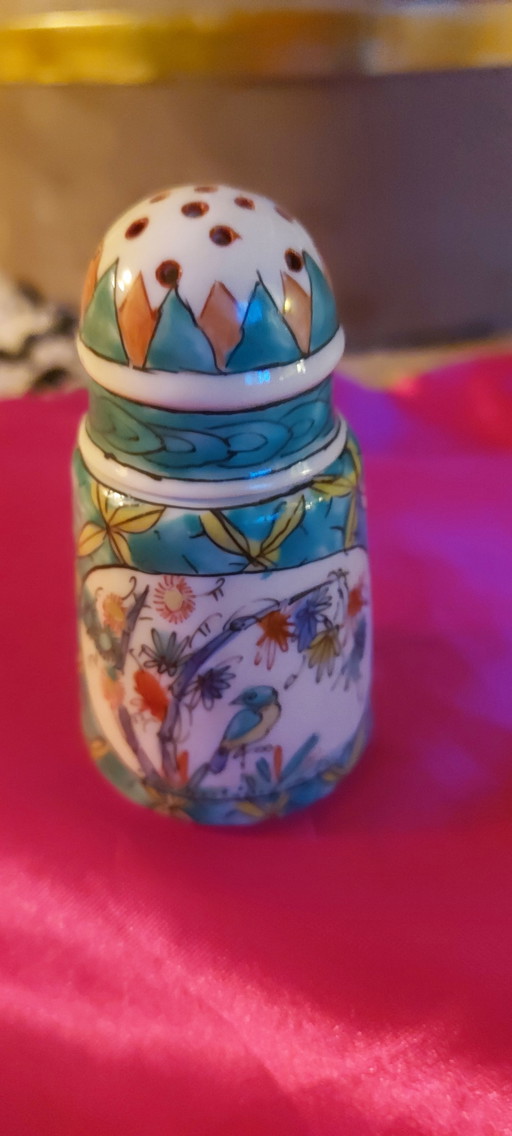 Salero de porcelana