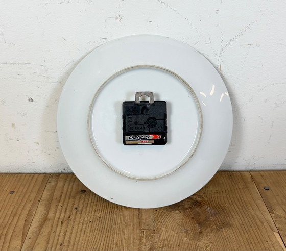 Image 1 of Reloj de pared antiguo de porcelana de Alemania Oriental, fabricado por Weimar Electric, década de 1970.