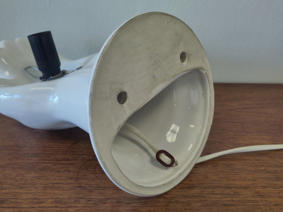 Image 1 of Lámpara de pared esférica de cerámica en la mano