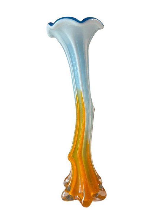 Image 1 of Vintage Italiaanse vaas van kunstglas – Empoli-stijl, opaalblauw en amberkleurig (midden van de 20e eeuw)