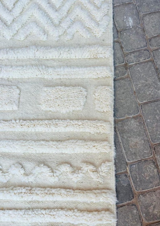 Image 1 of Alfombra tradicional marroquí Beni Ouraine blanca, 200/300 cm.