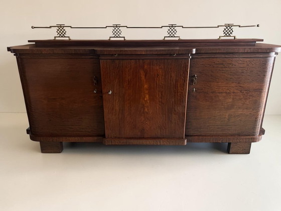 Image 1 of Seltenes Art Déco Sideboard der 30er Jahre – Mahagoni mit architektonischer Messingkrone & ausziehbarer Marmorplatte mit Label