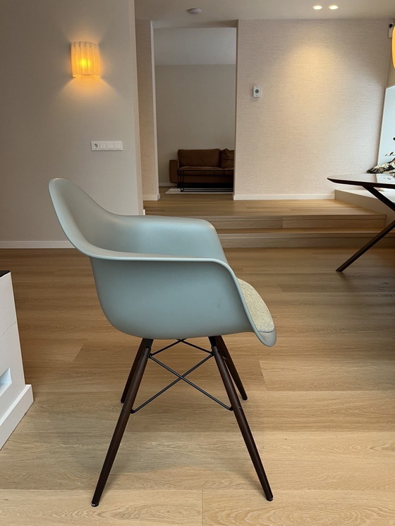 Image 1 of 6 sillas Vitra Eames DAW con cojines de asiento fijos