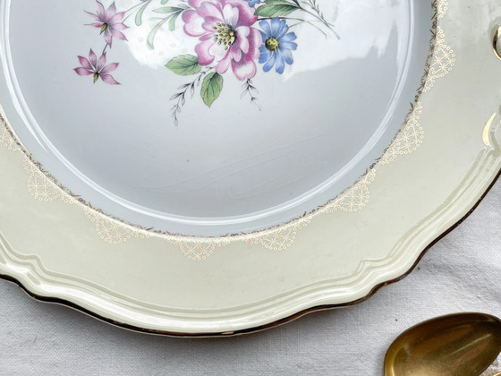 Vintage floraal wit geel goud porseleinen taartschaal L'Amandinoise 38754 Frankrijk jaren 50 – Servies (photo 4 of 6)