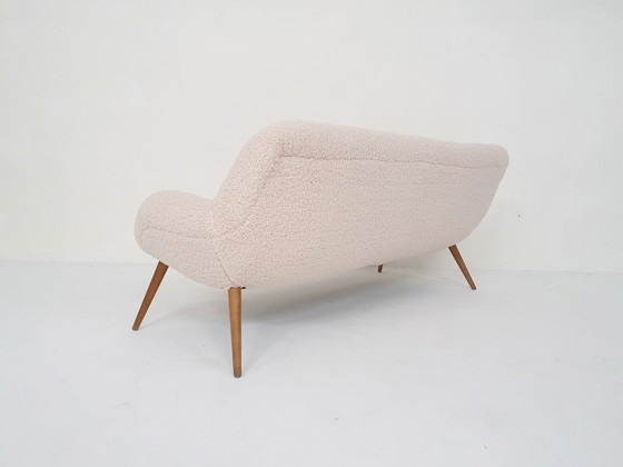 Scandinavian Modern Cocktail Sofa in Boucle, Denmark 1960's – Banken, Textile, Wood (photo 4 of 9)
