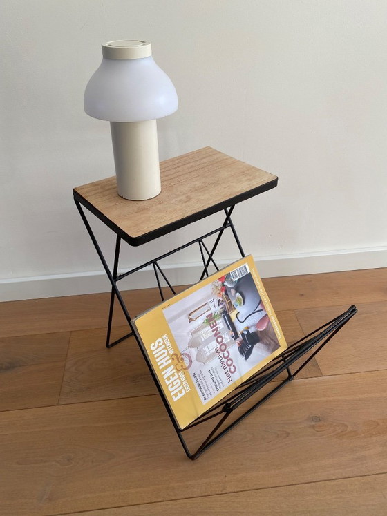 Image 1 of Tavolino pieghevole vintage con portariviste degli anni '60.