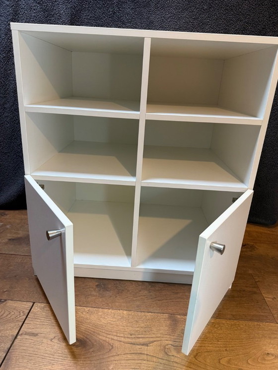 Image 1 of Vitrine robuste fabriquée à la main