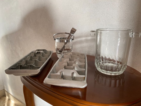 Vintage Mid-Century Barware Ice Set (1950's/1960's) – 2 Aluminum Ice Trays & 2 Glass Ice Buckets (photo 4 of 11)
