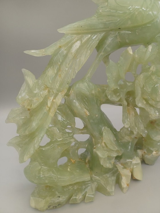 Image 1 of Ancienne sculpture chinoise en pierre serpentine verte jade fenghuang sculpté