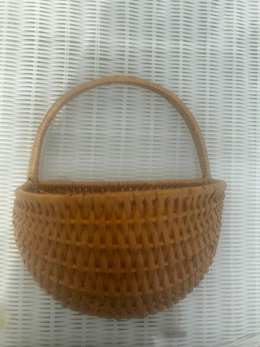 Cesta colgante vintage tejida, natural, para almacenamiento y decoración.