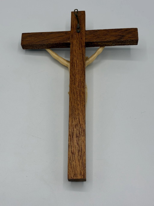Altes Wandkreuz – geformte Christusfigur – um 1950 – decoratieve objecten, Wood (photo 2 of 2)