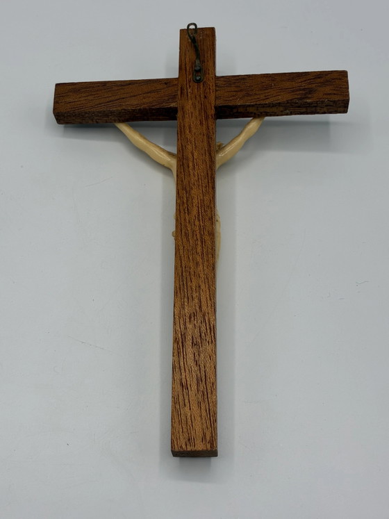 Old wall crucifix - molded Christ figure - circa 1950 – Decorative Objects, Wood (photo 2 of 2)