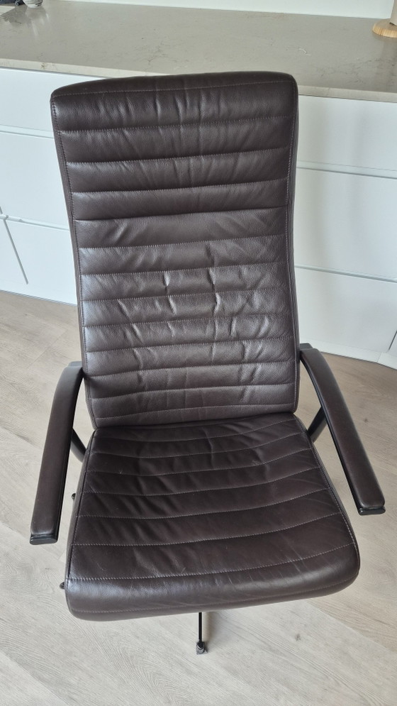 Luxury leather swivel armchair – Swivel chairs, Metal (photo 4 of 5)