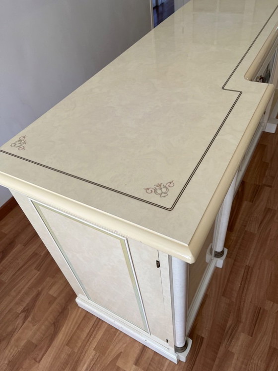 Image 1 of T V kast Italiaans hoogglans wit crème 