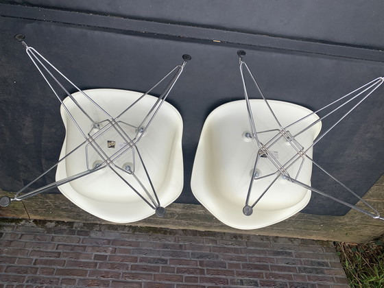 Image 1 of 2 x Fauteuil Vitra Eames en plastique DAR