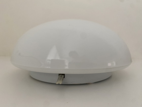 Image 1 of Applique murale/plafonnier vintage en verre opalin massif