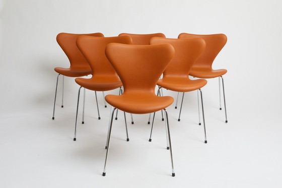 Image 1 of Arne Jacobsen sevnes in pelle color cognac
