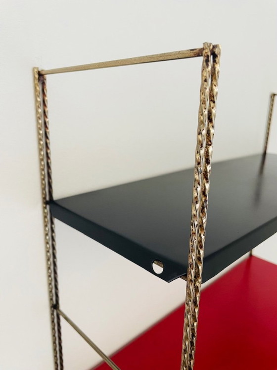 Image 1 of Estantería de pared ajustable de latón y metal, estilo moderno de mediados de siglo, década de 1960.