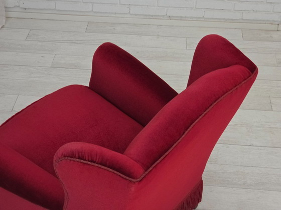 Image 1 of 1960s, fauteuil danois, velours rouge, pieds en hêtre.