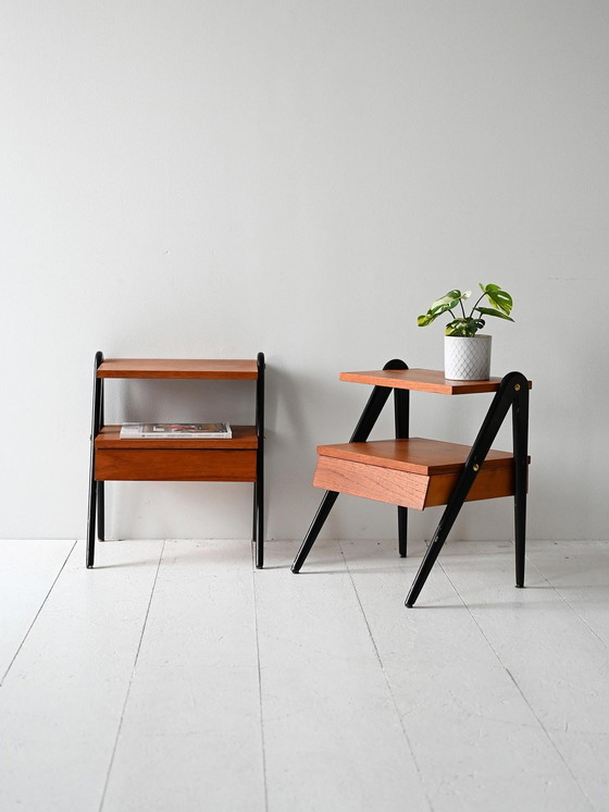 Image 1 of Paire de tables de nuit scandinaves des années 1960 avec détails noirs