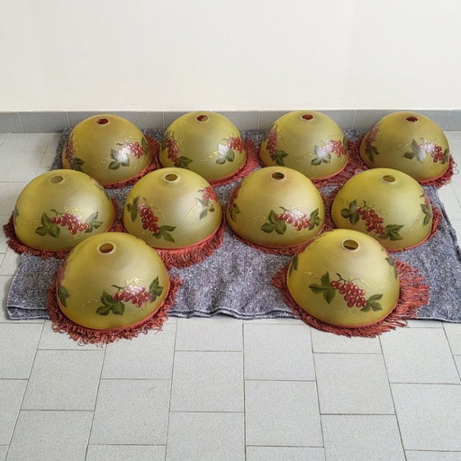 SET DI 10 PARALUMI VINTAGE ANNI '60 IN PASTA DI VETRO CON DECORAZIONE A FORMA DI UVA, BRASSERIE PARIS