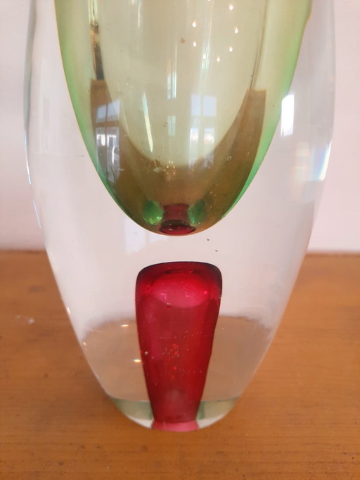 Rubin-Kunstglasvase aus der Mitte des 20. Jahrhunderts, ca. 1960-70