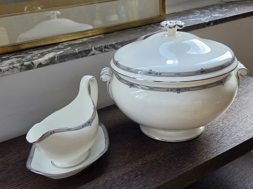 Juego de sopera y salsera de porcelana fina Wedgwood "Amherst" vintage. – servies, Porcelain