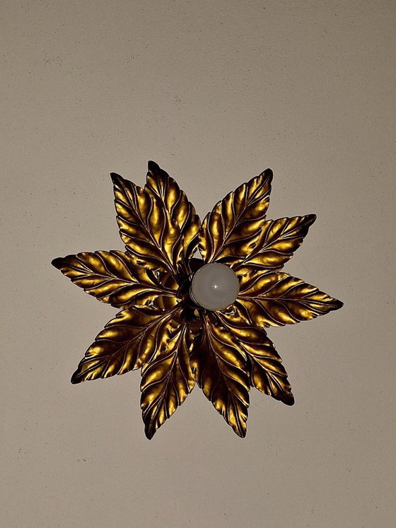 Image 1 of Lámpara de techo florentina chapada en oro de mediados de siglo, diseñada por Hans Kögl en la década de 1960.
