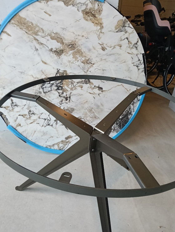 Image 1 of Ceramic dining table 130cm with bronze table base